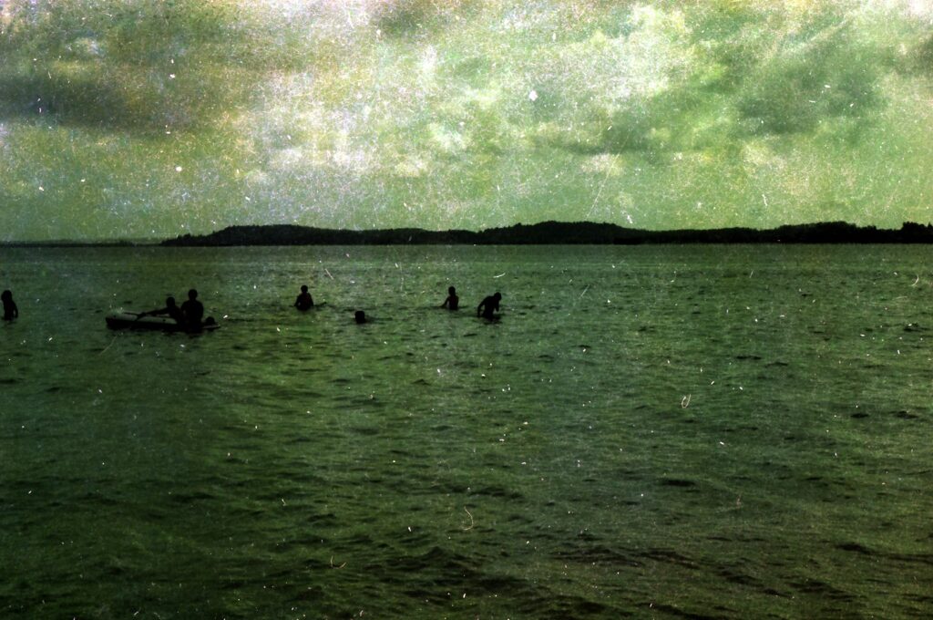 1977 Pasir Ris Chalet with Wang Lock Tong