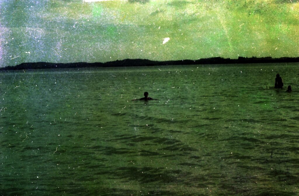 1977 Pasir Ris Chalet with Wang Lock Tong