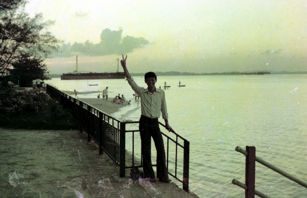 1977 Pasir Ris Chalet with Wang Lock Tong