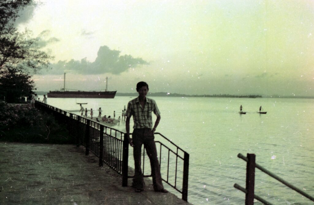 1977 Pasir Ris Chalet with Wang Lock Tong