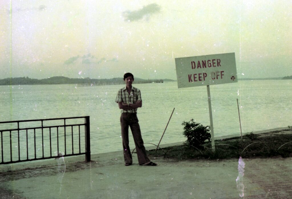 1977 Pasir Ris Chalet with Wang Lock Tong