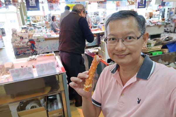 Rausu Town Shopping - Crab Legs Tasting