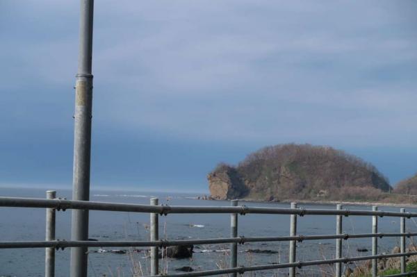 Drive to Shiretoko Town, passing Monkey Rock