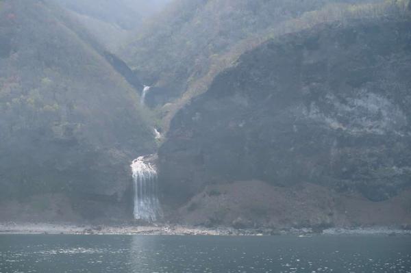 Shiretoko Cruise - Waterfalls
