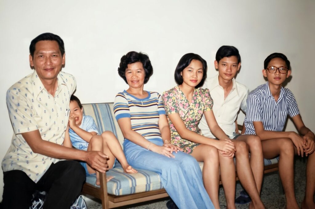 Woon Family (1978) at Ghim Moh home