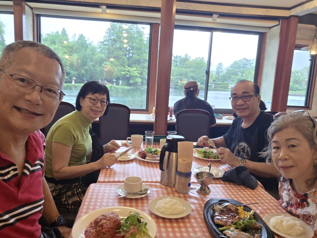 Lunch at Lake Kinrin - Restaurant Ranpusya