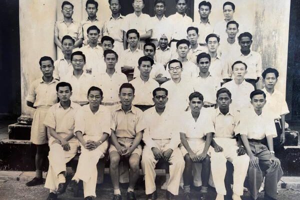 1957 Woon Khai Boon and class mates