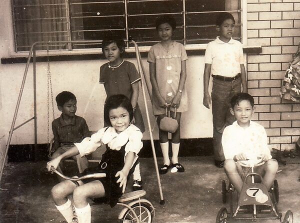 1970 Chan Pak Lin with grandchildren