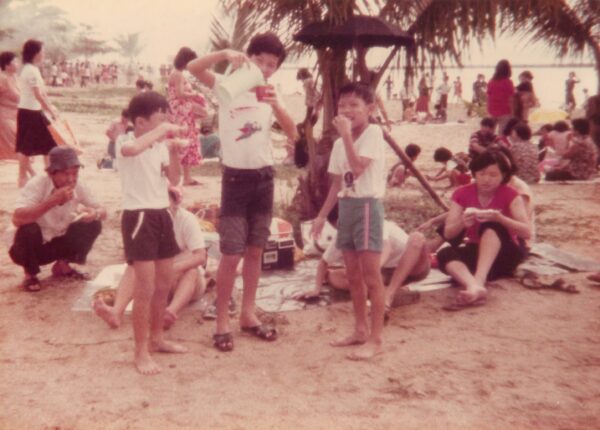 1978 Chan Family at the beach10