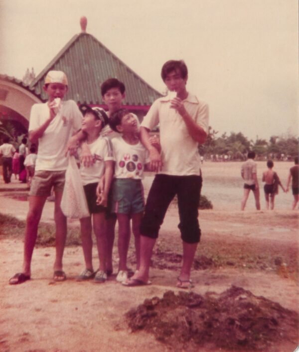 1978 Chan Family at the beach3