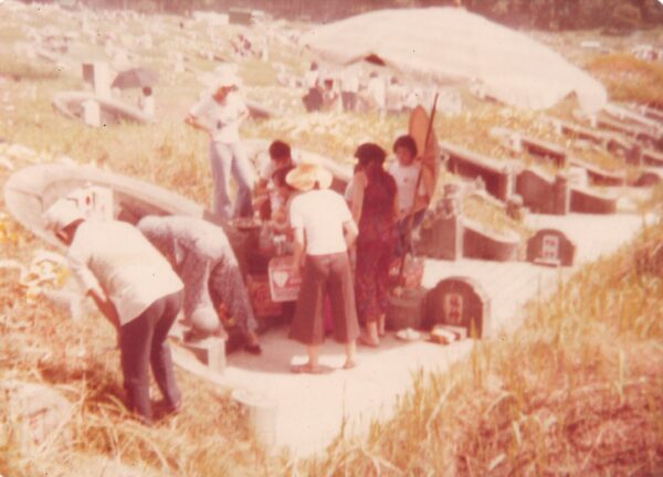 1978 Chan Family during Qing Ming7