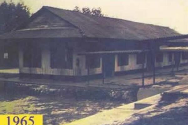 Boon Lay Primary School is situated approximately 12 miles from the milestone.