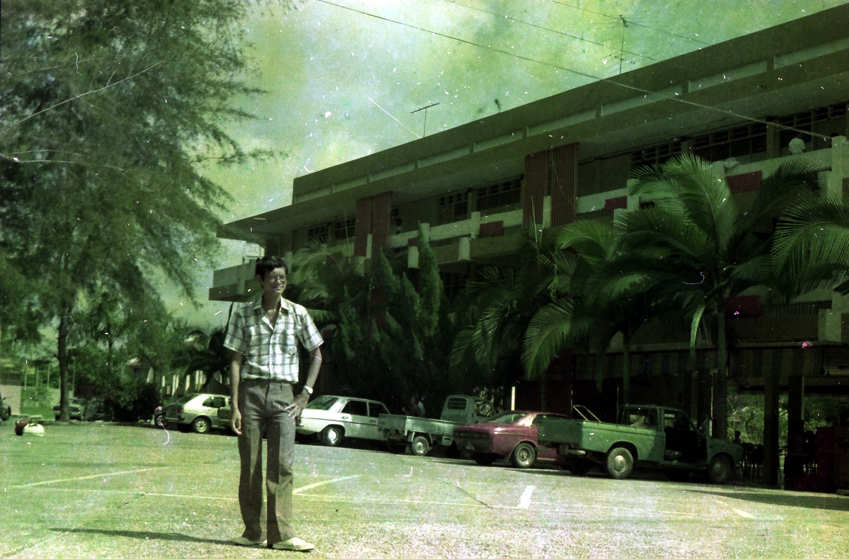 1977 Pasir Ris Chalet with Wang Lock Tong