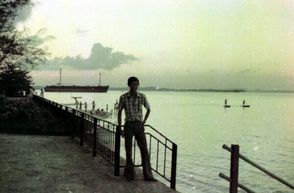 1977 Pasir Ris Chalet with Wang Lock Tong