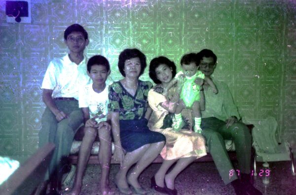 1987 Woon and Kee Families at Har Par Villa