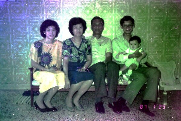 1987 Woon and Kee Families at Har Par Villa