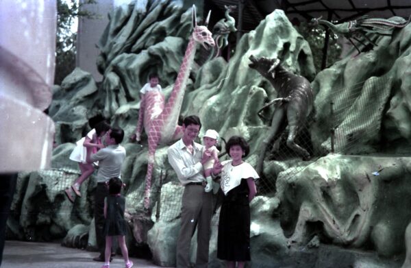 1987 Woon and Kee Families at Har Par Villa