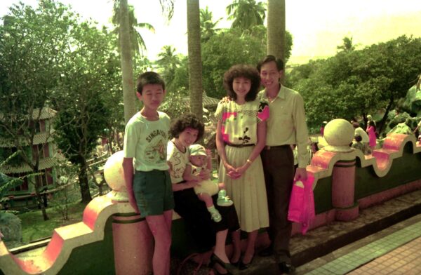 1987 Woon and Kee Families at Har Par Villa