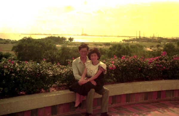 1987 Woon and Kee Families at Har Par Villa