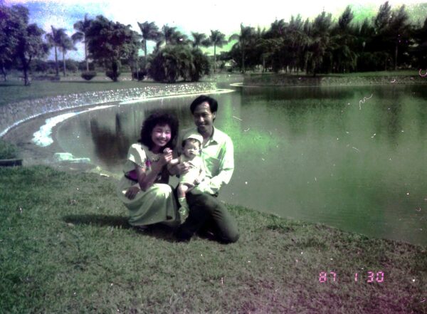 1987 Woon and Kee Families at Har Par Villa