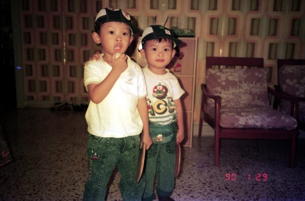 1990 - Getting ready for Chinese New Year Reunion Dinner - At Ghim Moh Home