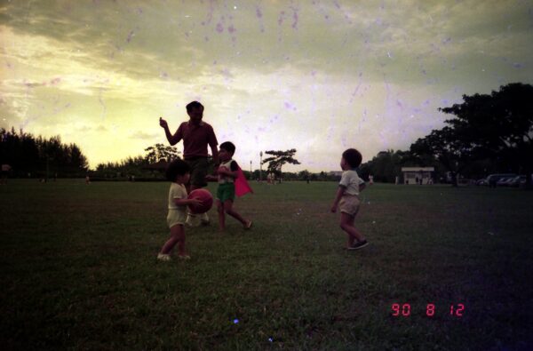 1990 Mak and Woon Family playing at West Coast Park