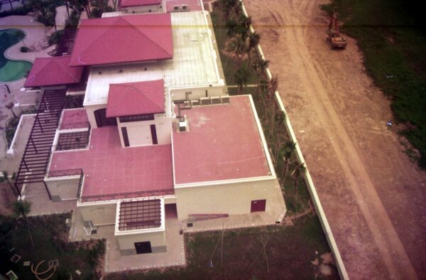 1992 Parc Oasis under construction