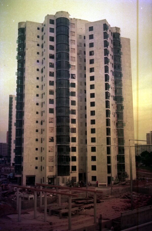 1992 Parc Oasis under construction