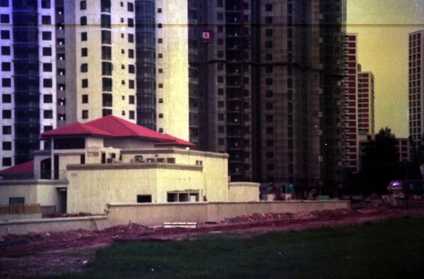 1992 Parc Oasis under construction