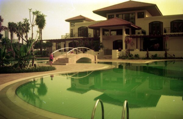 1992 Parc Oasis under construction