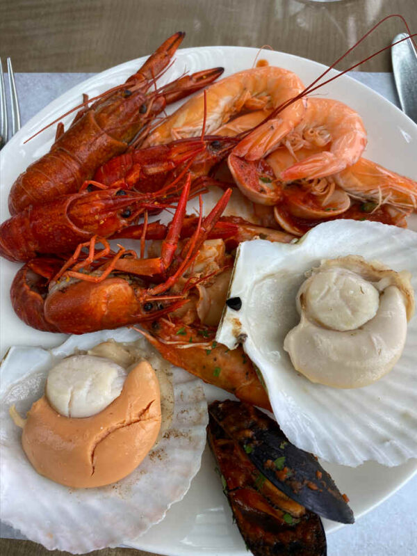 Quality fresh seafood, especially the scallops and boiled prawns