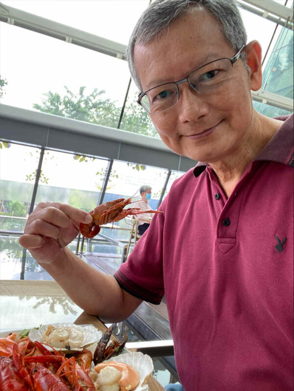Having Buffet Lunch at Rise Restaurant with one-for-one deal at S$92 person