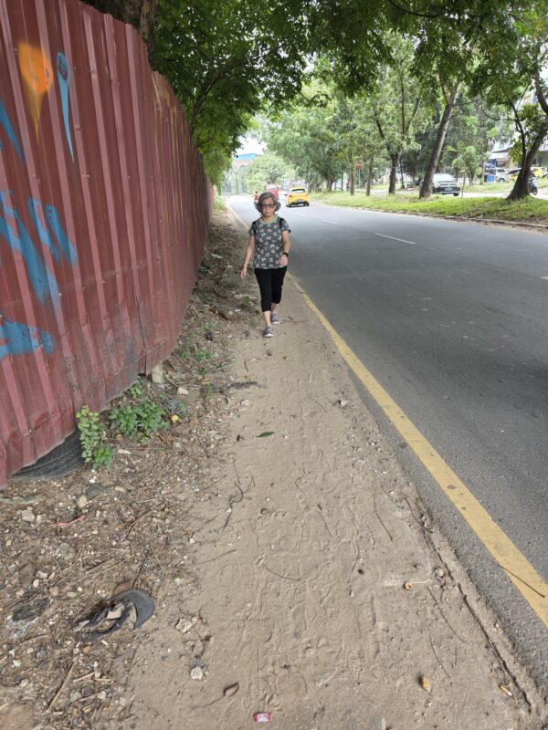 Walking back to our hotel from Ramayana Mall