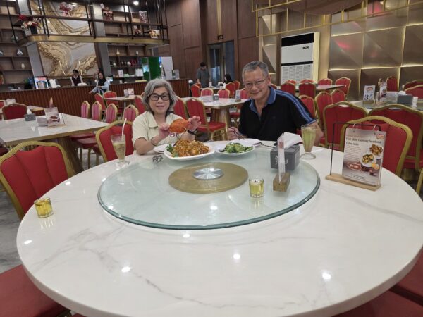 We ordered Crab noodles and vegetables at Sentosa Seafood Batam